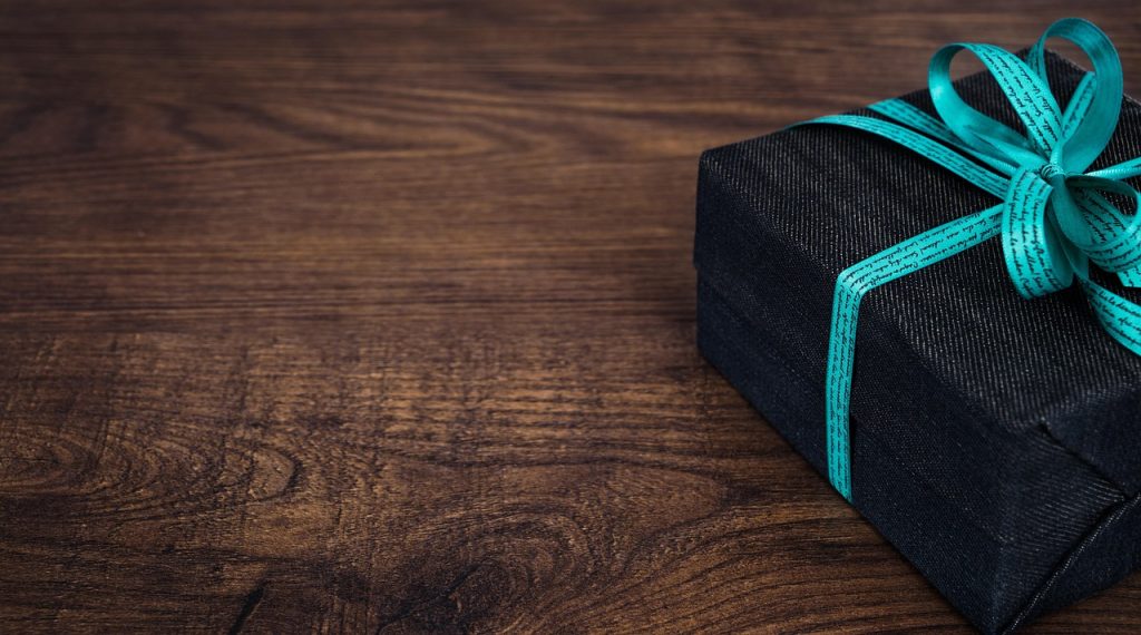 gift, happy birthday, present, wood, package, gift box, surprise, ribbon, bow, father's day, packaging, gift packaging, closeup, copy space